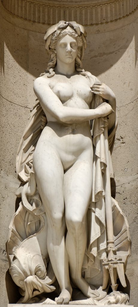 Estatua de la diosa Anfitrite. Realizada por François Théodore Devaulx y situada en la fachada norte de la Cour Carrée del palacio del Louvre, París. En la mitología griega Anfitrite era una nereida y diosa del mar tranquilo, que se convertiría en la reina del océano tras casarse con Poseidón.