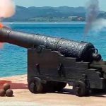 Disparo de un cañón de 48 libras en Santoña, Cantabria