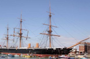 HMS Warrior en su base de Portsmouth