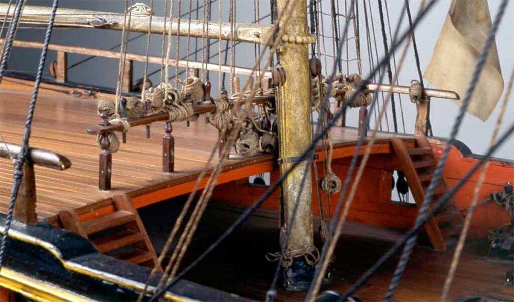 Acceso a la toldilla del modelo del navío Santa Ana. Imagen del Museo Naval de Madrid.