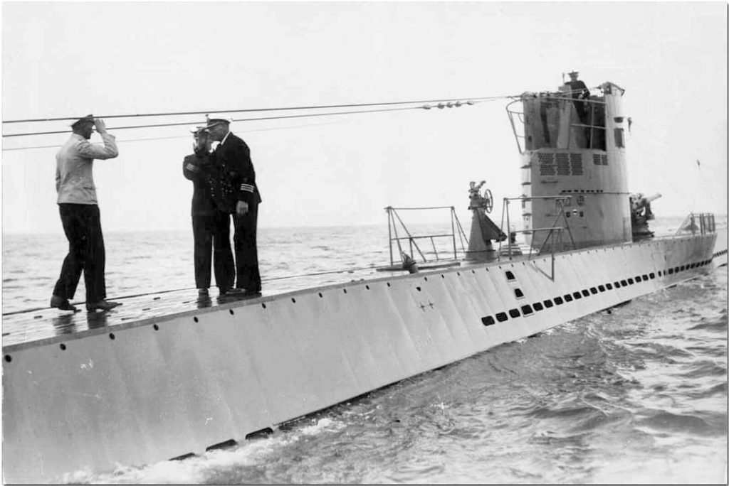 Submarino alemán U34 visto por la popa.