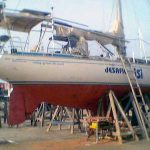 El velero Islero en tierra firme.